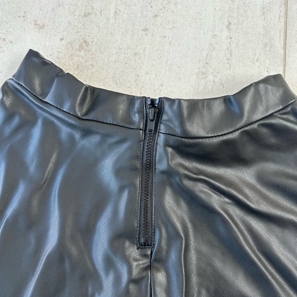 Girl’s H&M Leather Looking Skirt - Picture 3 of 7